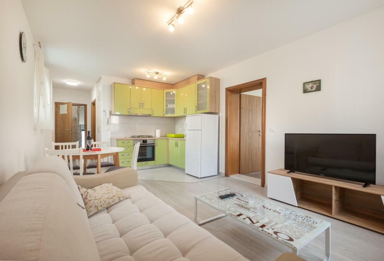 Apartments Turtle Gardens Makarska Exterior foto